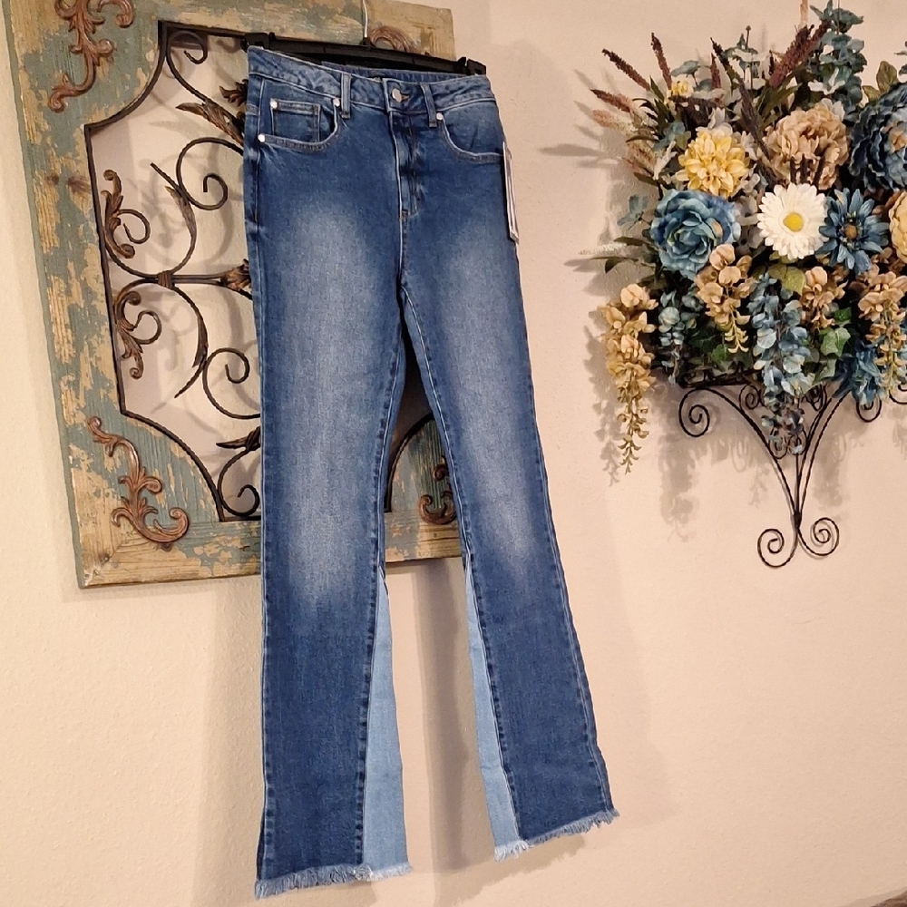 Mamba Classic Blue Flare High Rise Women's Jeans.  NWT Size 3